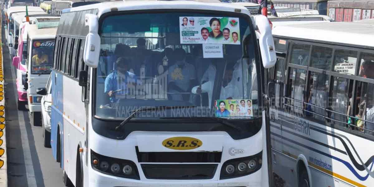 Welcome with art shows ... Modi signing from the car ... (Pictures)