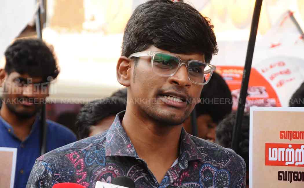 sfi against for ncert due to mughals and abul kalam azad related portion deleted issue