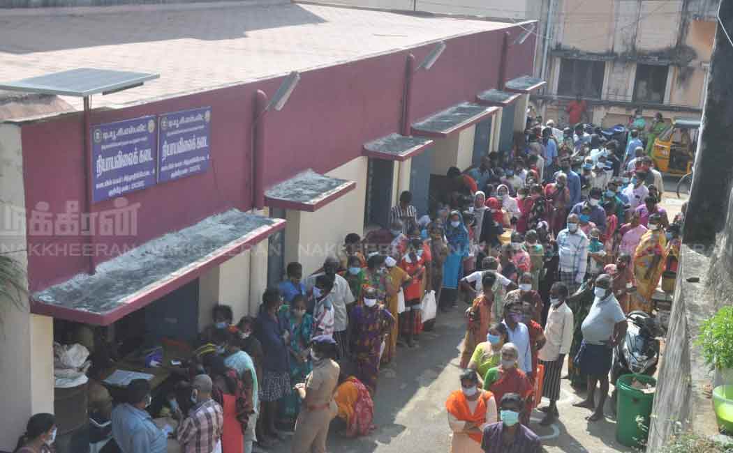 Crowds at ration shops: Pongal package distribution begins
