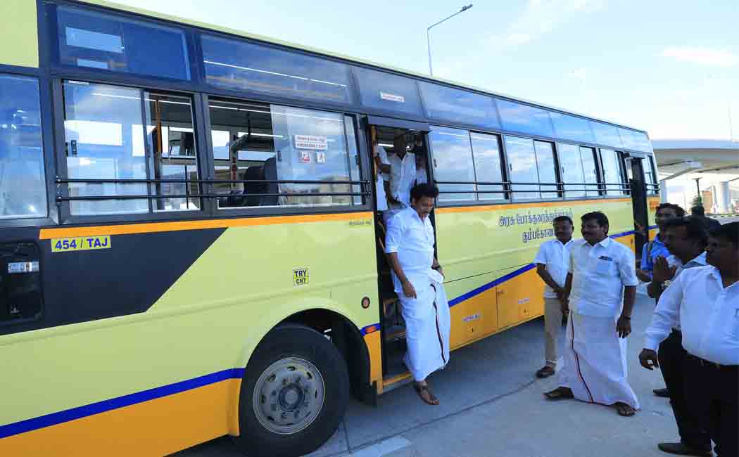 Minister Anbil Mahes Poiyamozhi who traveled by city bus!