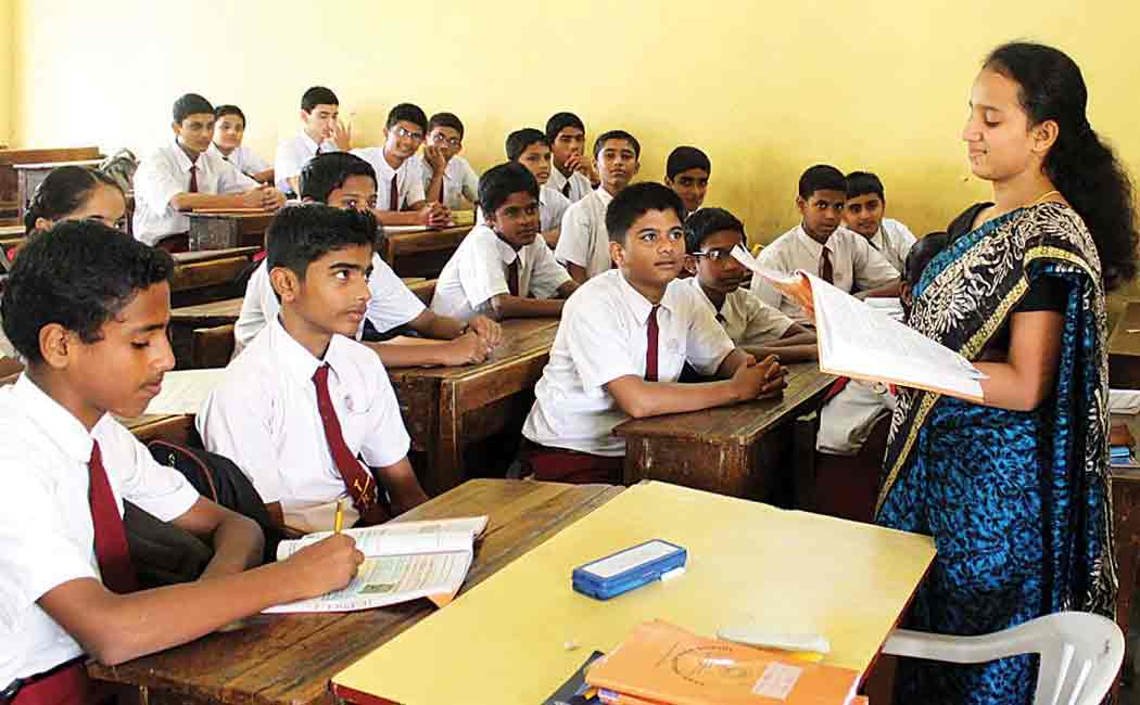 jagan announces bonus to parents who admits their children in government schools