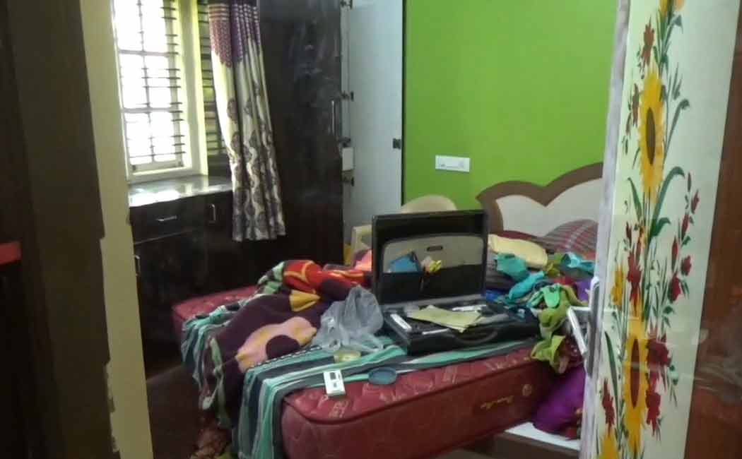 police are unable to catch the thieves in the subsequent thefts