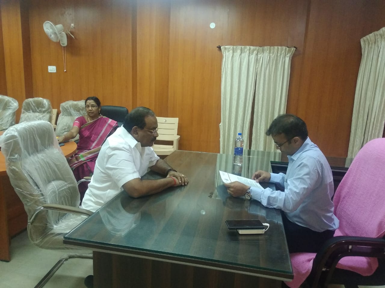 Drought relief is not given to the farmers! Give Storm Relief !! MLA appealed to Collector