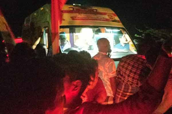 Youths intercepted Paarivendhar car at night in Musiri