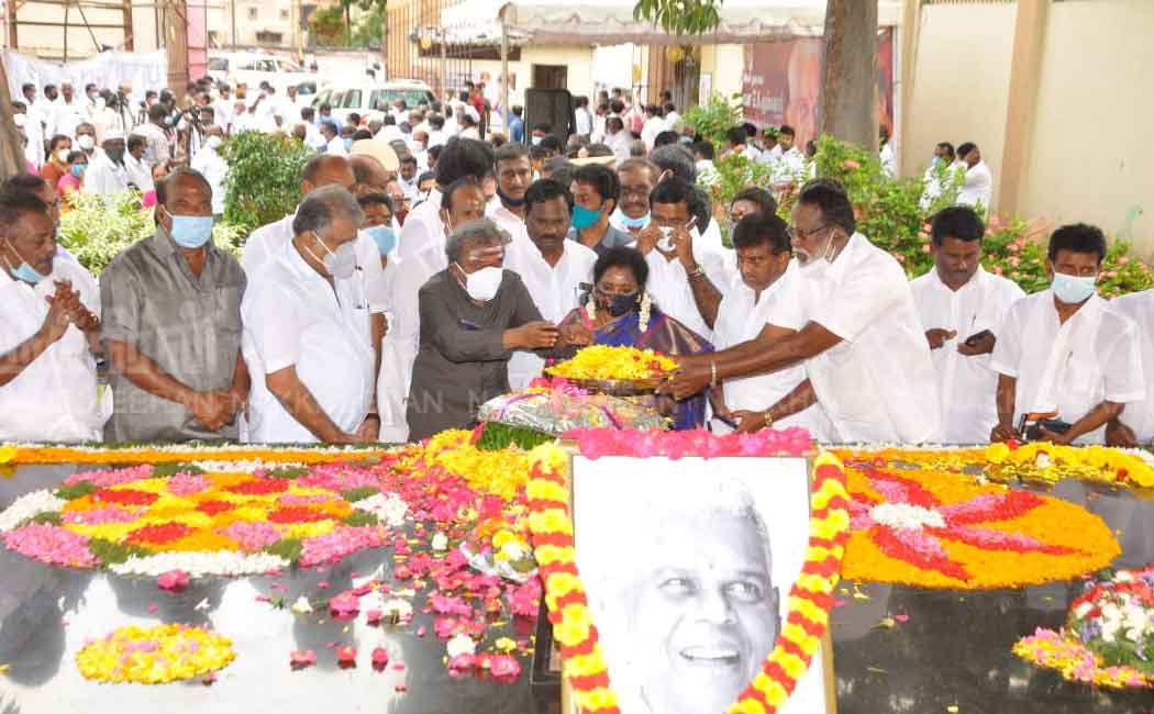 Governor pays tribute at moopanar Memorial