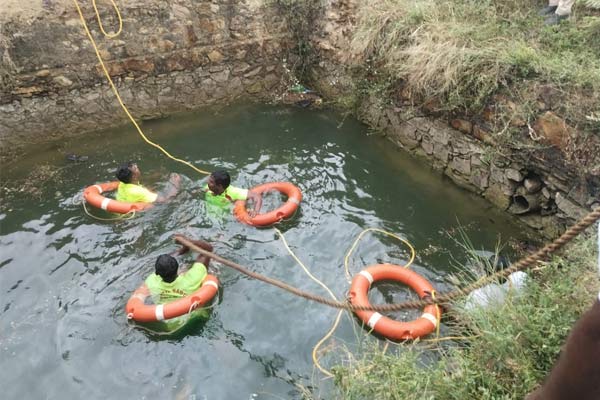 45 pounds jewelry recovered from car that fell into well near Sathankulam