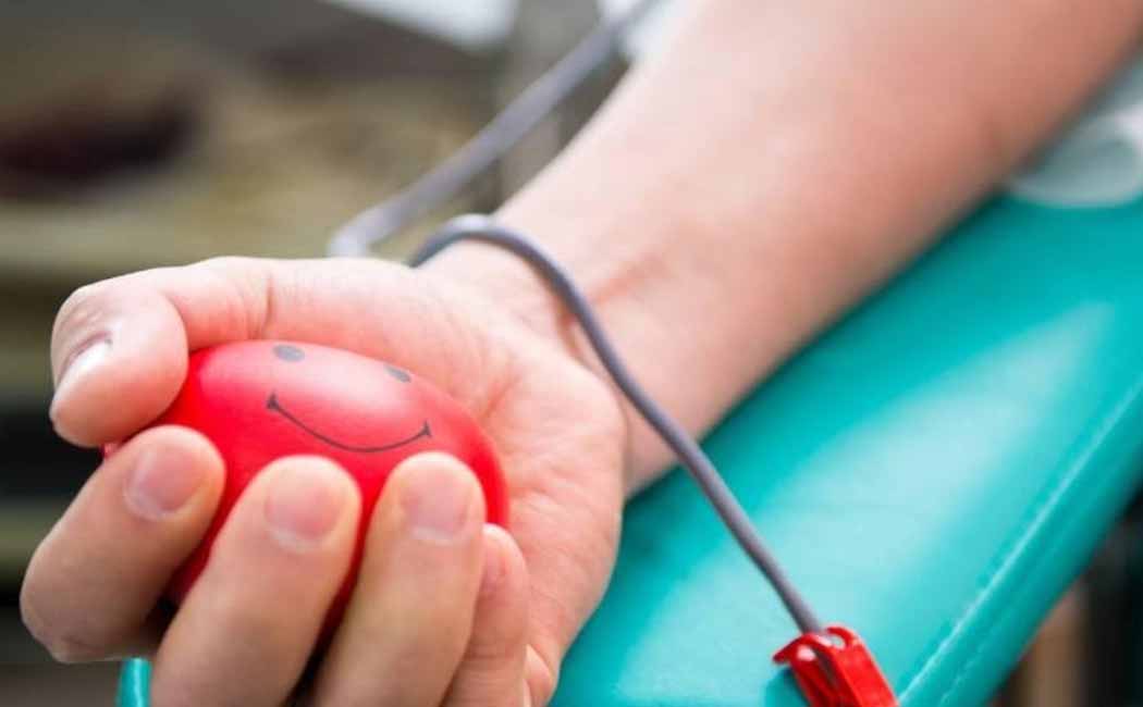 people should willingly come forward to donate blood says CM MK Stalin