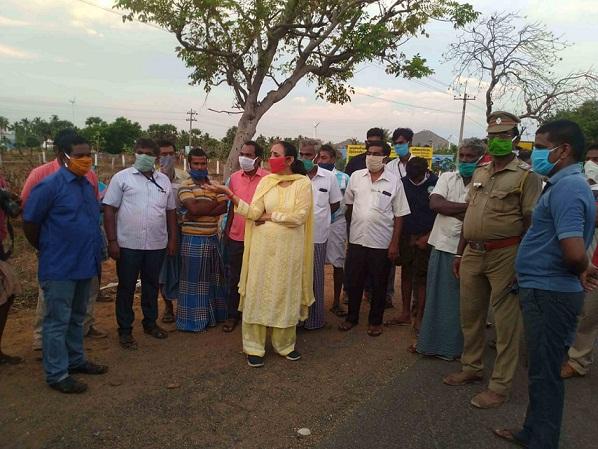 Attempts to isolate student hostel ... General public in protest !!