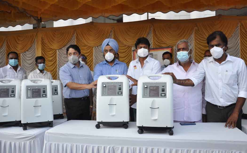 Kagandeep Singh Bedi hands over oxygen concentrators to legislators