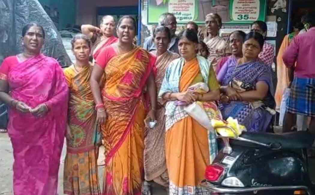 Women demand ration shop
