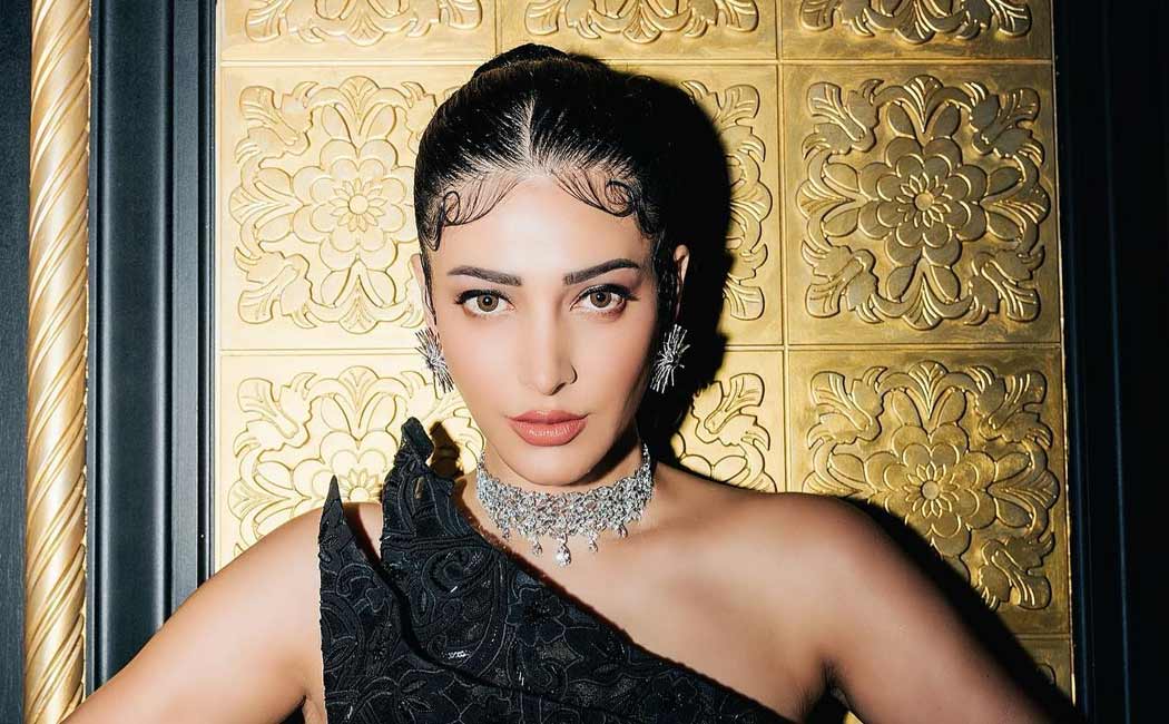 shruthi hassan about mumbai airport one fan following incident