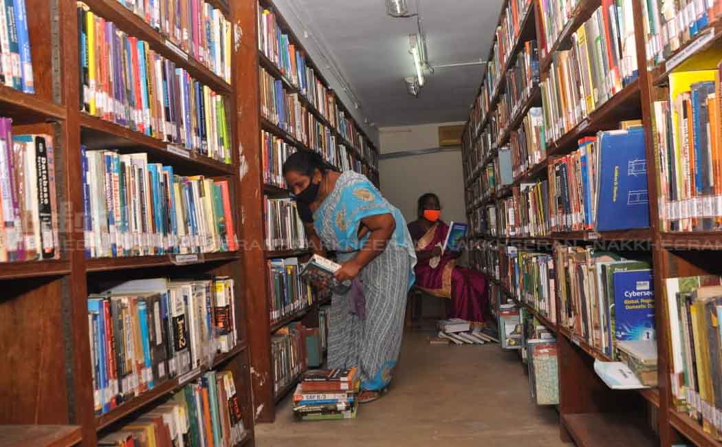 Open libraries; Readers allowed after body temperature test