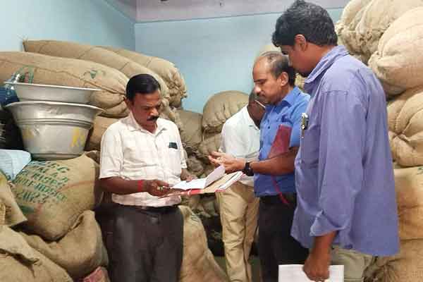 Officials blocked 44 tons of seed peanuts!