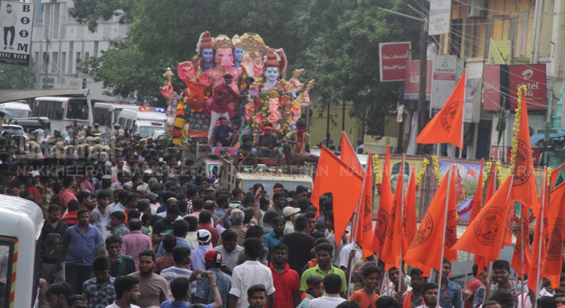 Vinayagar's statues were marched on the road !!