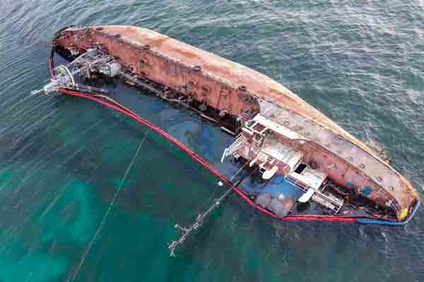 Ship capsized at sea 13 Indians are missing