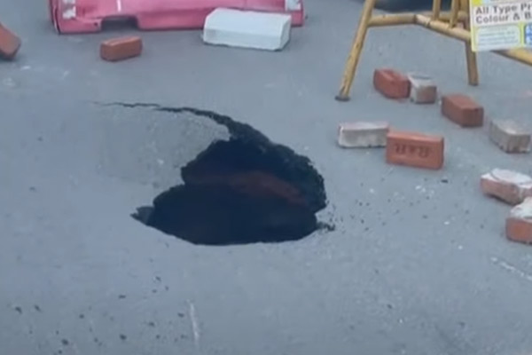 Motorists suffer for sudden pothole in the road at chennai