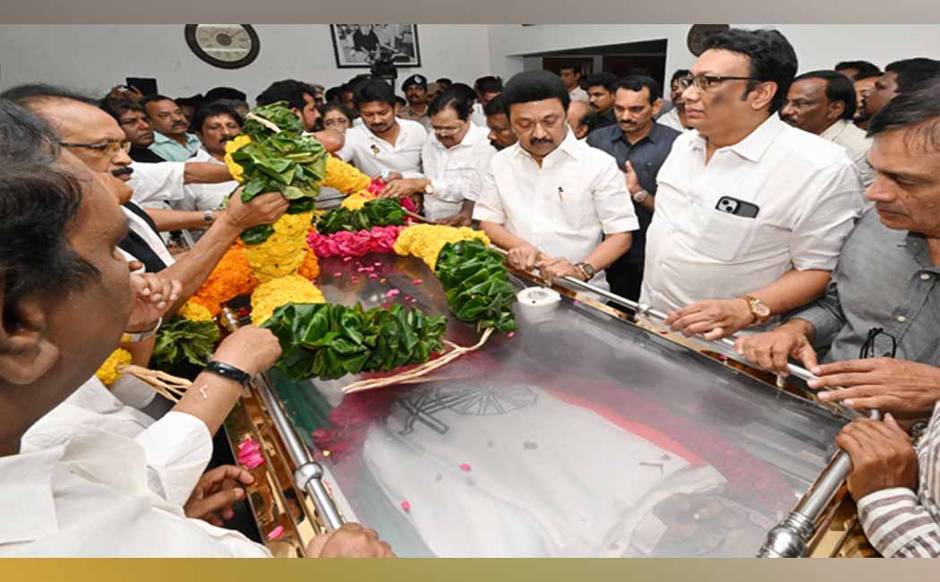 CM personally paid tribute to the EVKS Ilangovan