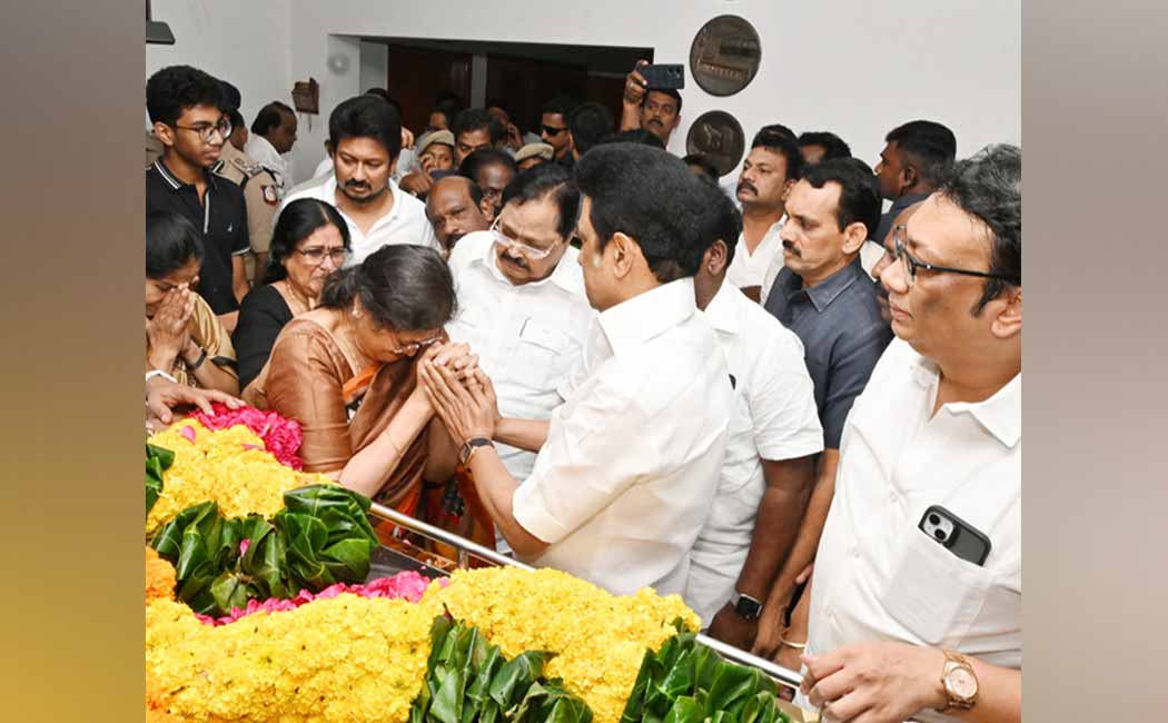 CM personally paid tribute to the EVKS Ilangovan