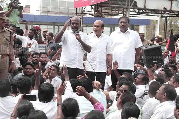 Mrs. Subramaniyan led by DMK leader road strike