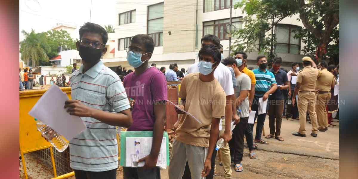 Students Preparing for NEET (Photos)