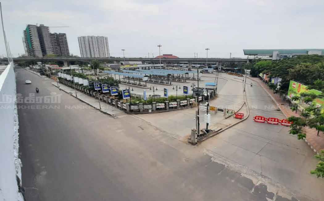 corona full lock down; load lifting workers are in hunger