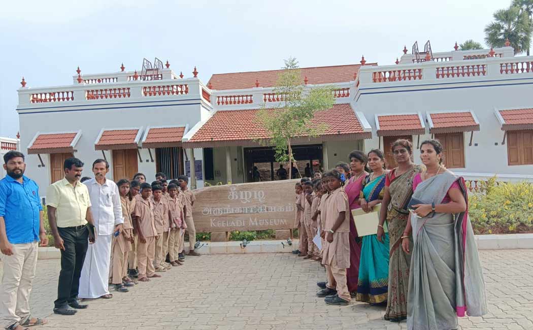 Students visiting the excavation site at keezhadi