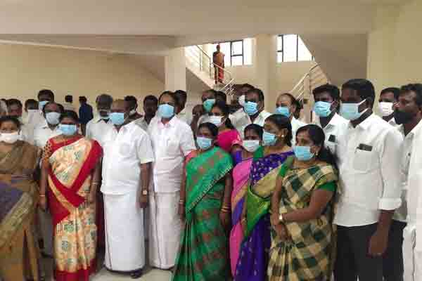 vComplaint that DMK is interfering in the work of the Panchayat Union! ADMK councilors petition district collector