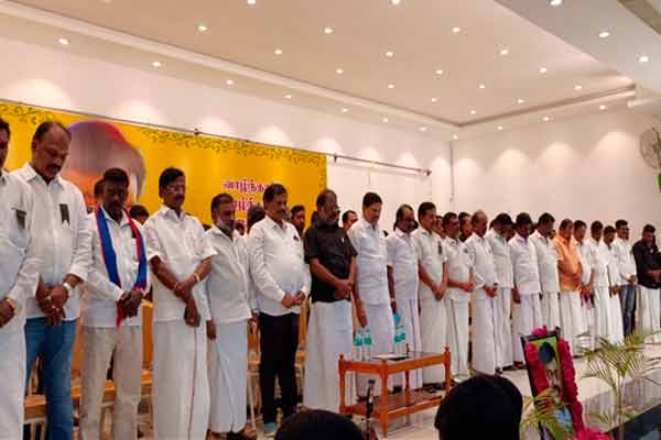 Over 1000 people participate in a grand rally to condole the demise of Vijayakanth
