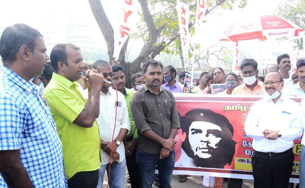 Youths rally in Chennai to fill 10 thousand gangman jobs ... (Pictures)