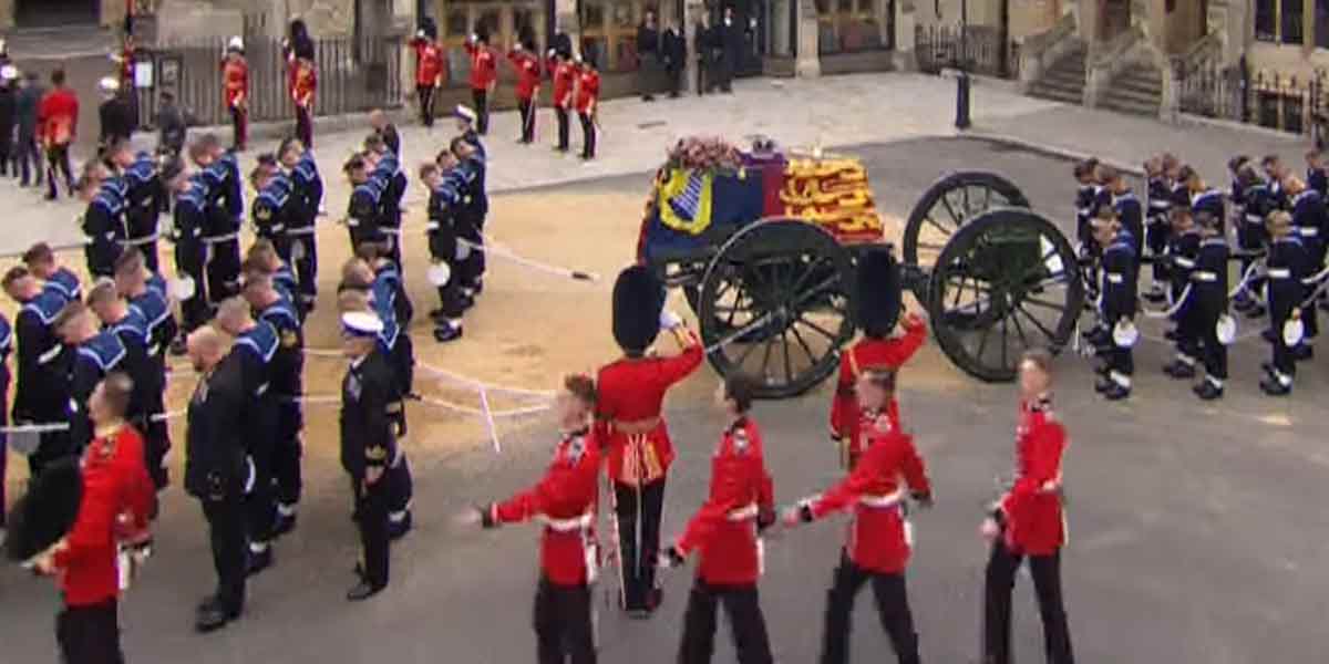 Farewell Queen Elizabeth... London in distress!