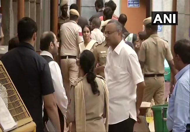 delhi tihar jail former union minister p chidambaram meet with soniya gandhi, former pm manmohan singh