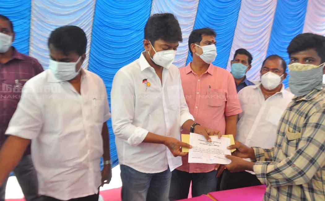 Udayanithi launches vehicle sale of vegetables