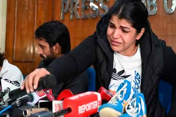 'Fought from the heart'-Sakshi Malik tearfully announces retirement