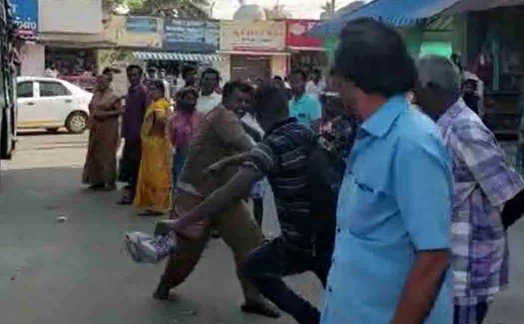 govt bus conductor beat passenger