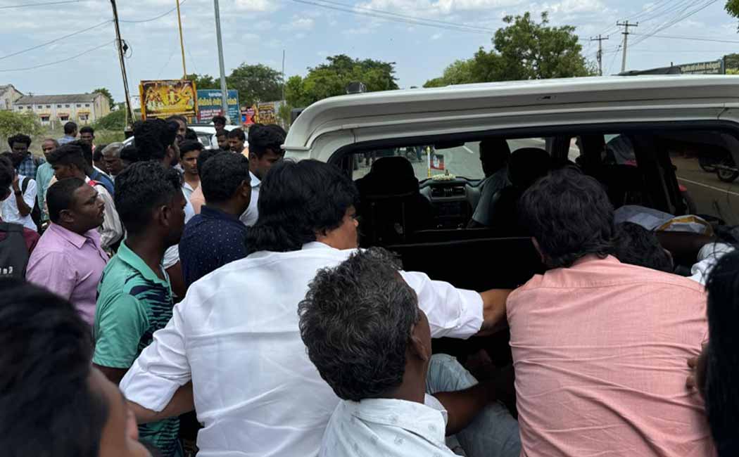 Rajendra Balaji took the college students who were involved in accident to hospital