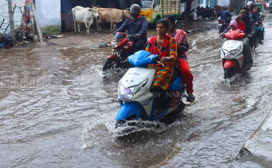 Civilians suffer due to early morning rains (Pictures)
