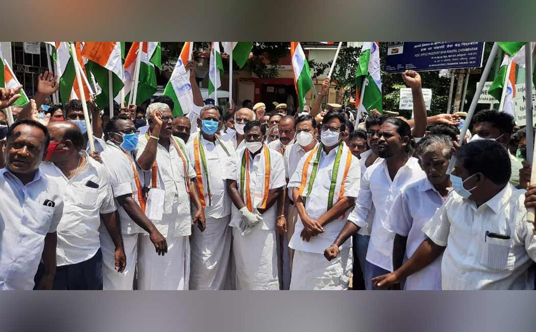 KS azhagiri protest