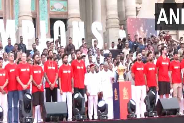 11 people lost theri life in a stampede High Court issues barrage of questions to Karnataka govt