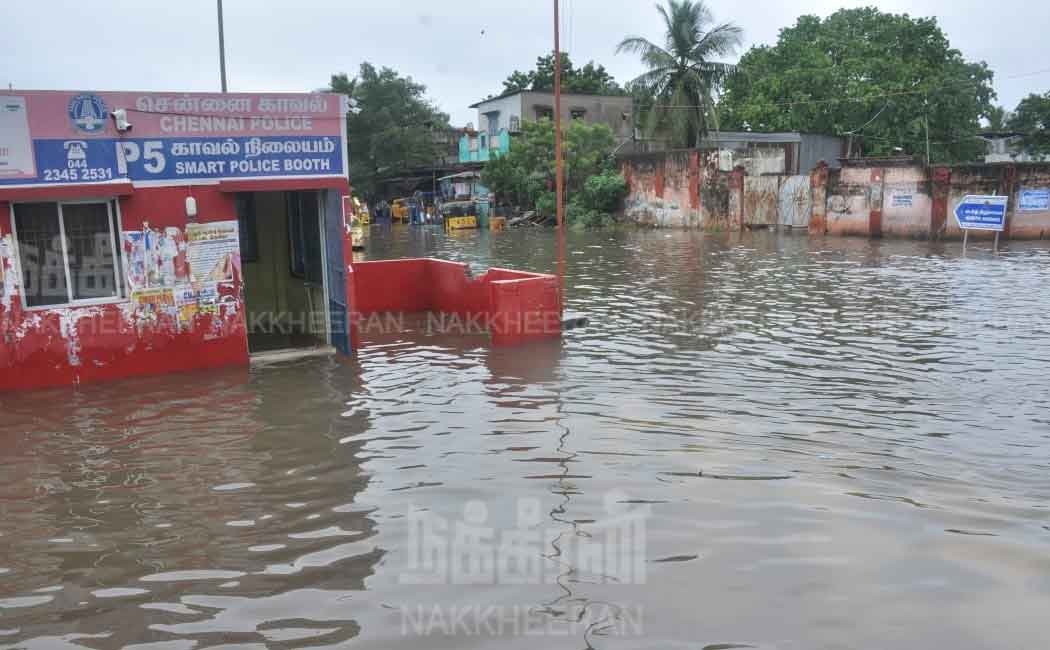 Heavy rain in Chennai Rainwater surrounding the residences (pictures)