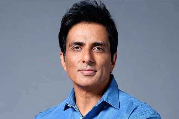 sonu sood voted his vote in maharashtra elections
