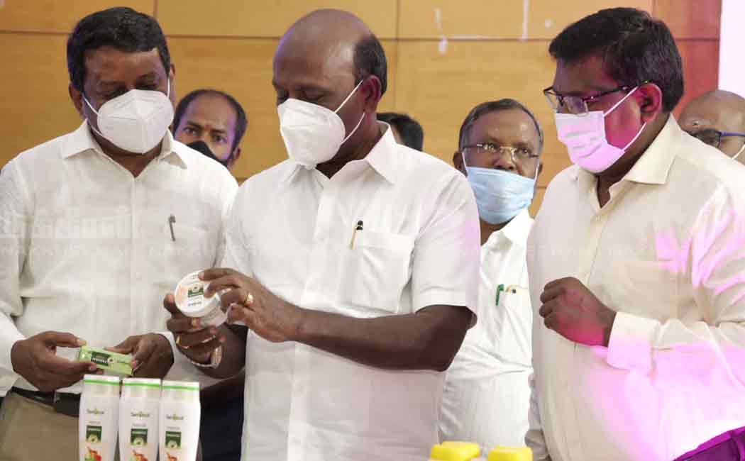 minister ma subramanian lanuced herbal makeup kit