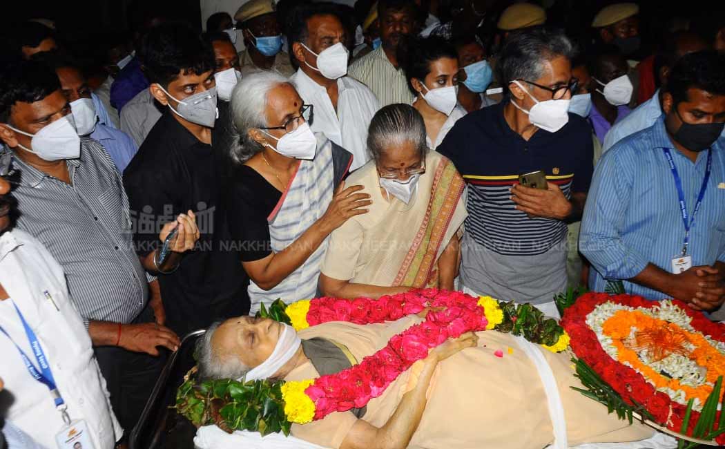 Mortal remains of Dr. Shanta was cremated in full state honor