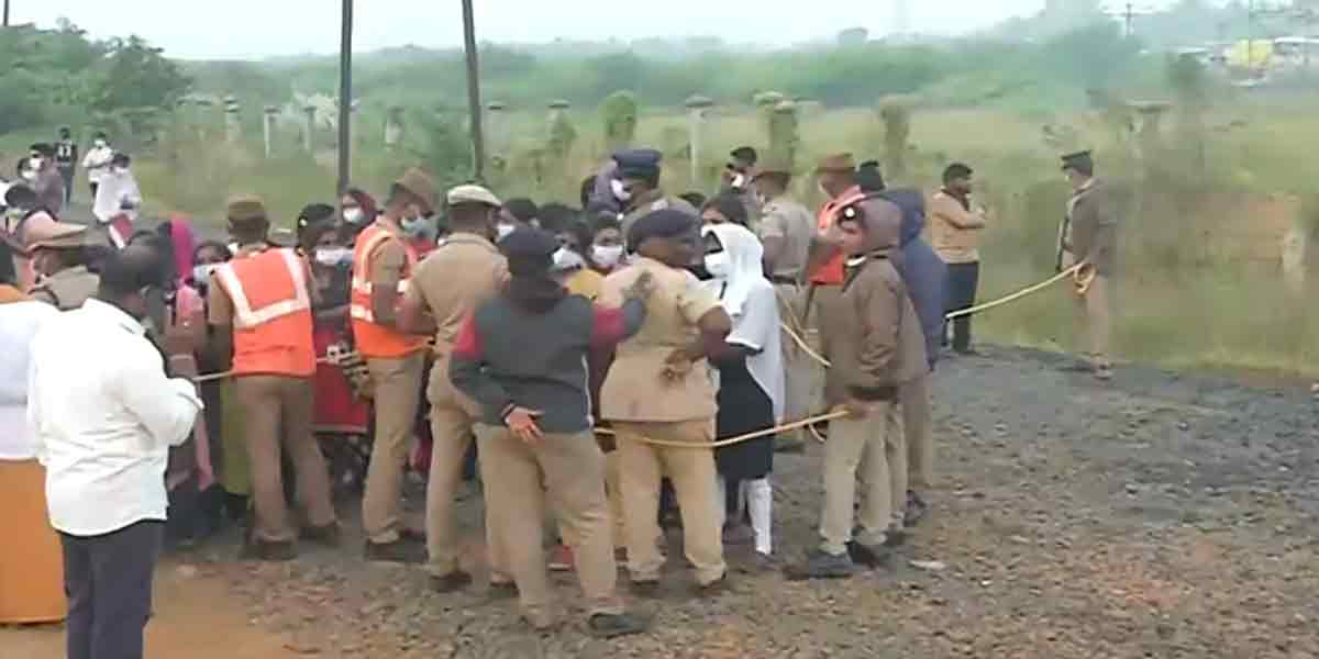 Poisonous food ... 2000 women who brought Sriperumbudur to a standstill!