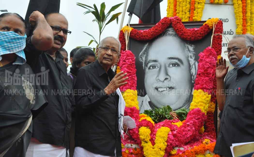 Tribute to Anna statue on behalf of Dravidar Kazhagam