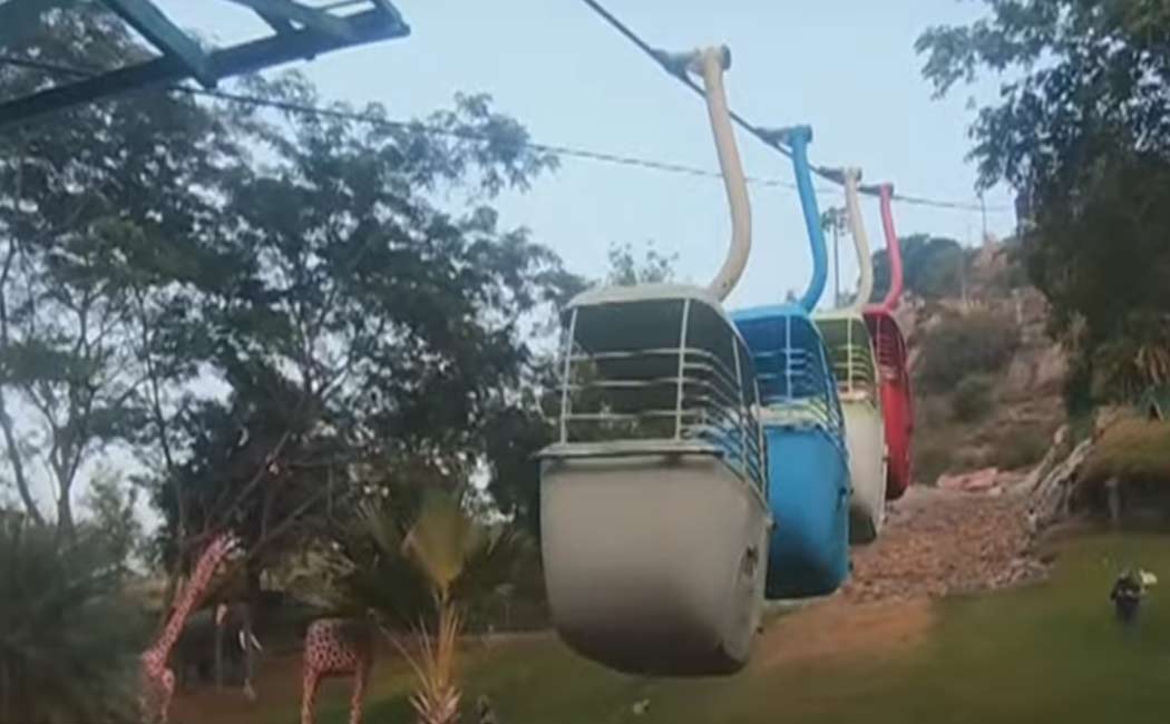 Devotees use ropecar service in Palani