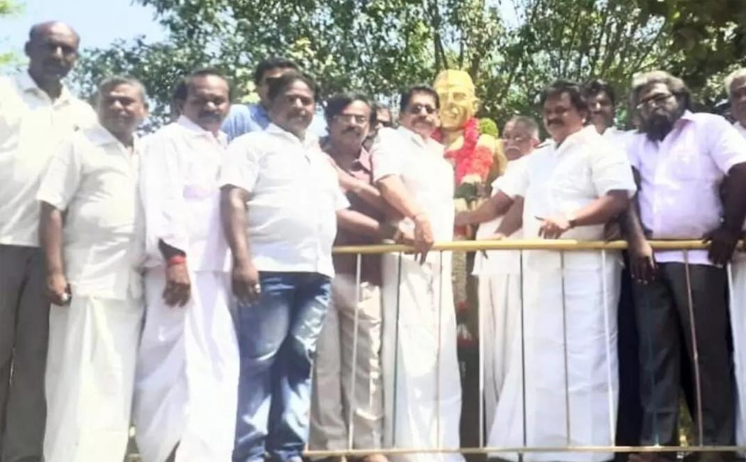 Tribute Nehru statue Congress Committee