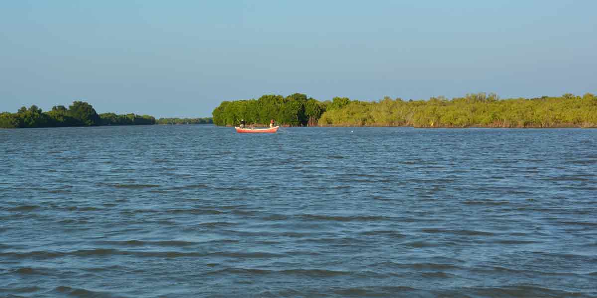 Fishermen boat capsize near Chidambaram