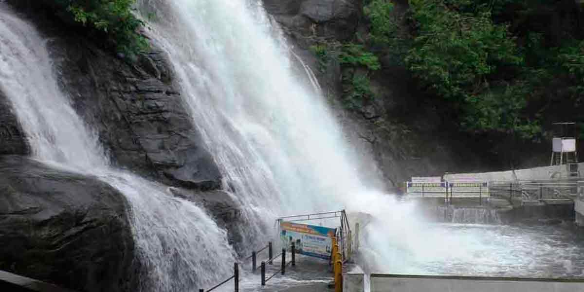 Bathing in the kutralam is prohibited