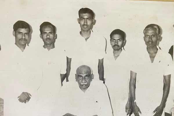96-year-old Congress martyr makes tearful plea