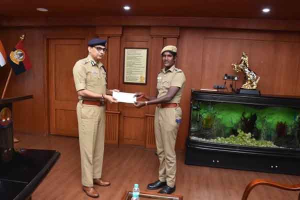 The female police officer who got off the bus and stole the thief .. Chennai Commissioner praised!
